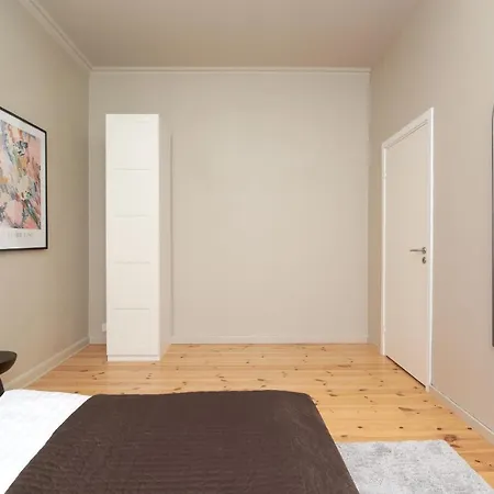 Scandinavian Style 3br In Centre Apartment *